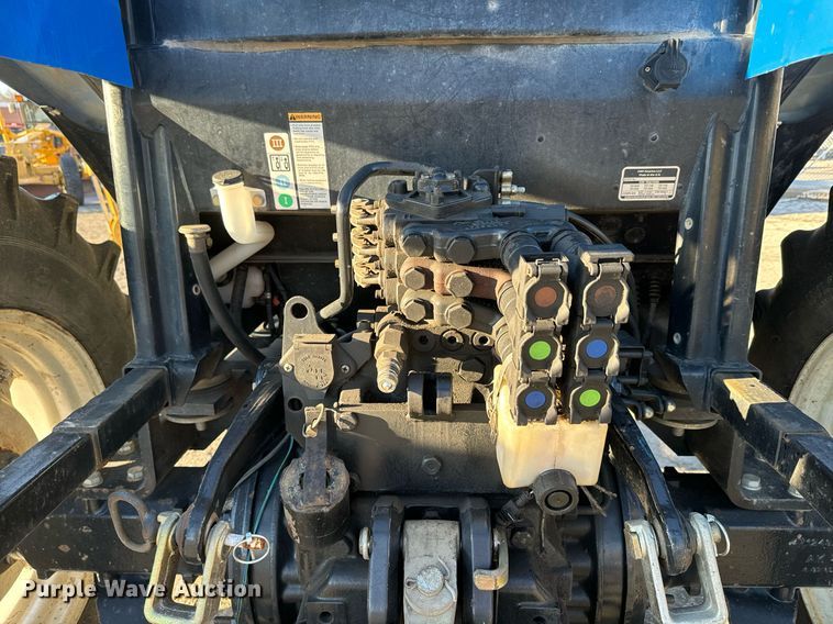 image for item DQ6252 2006 New Holland TS110A tractor