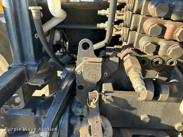 image for item DQ6252 2006 New Holland TS110A tractor