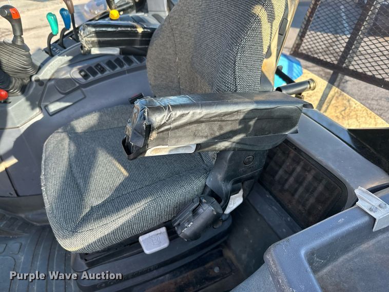 image for item DQ6252 2006 New Holland TS110A tractor