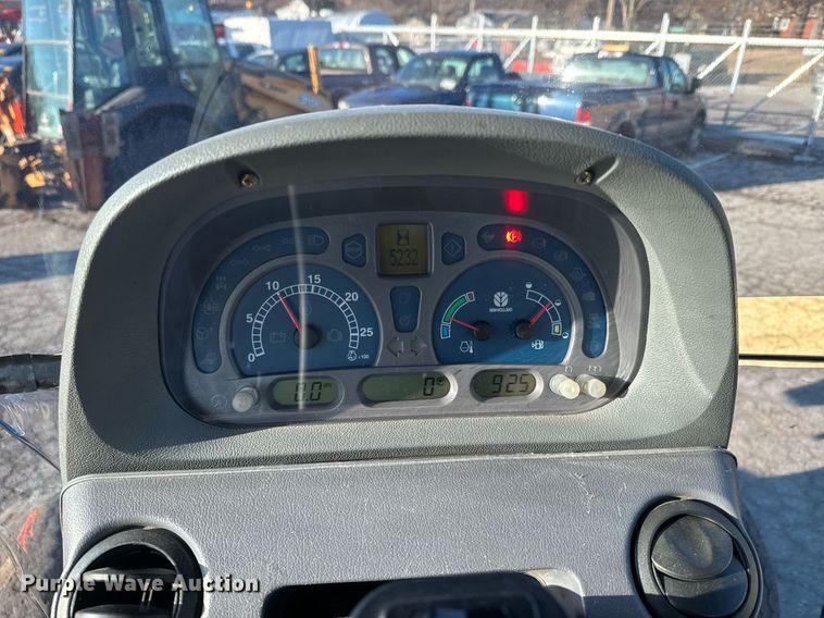 image for item DQ6252 2006 New Holland TS110A tractor