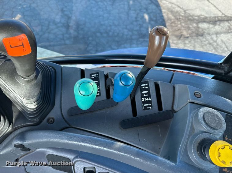 image for item DQ6252 2006 New Holland TS110A tractor