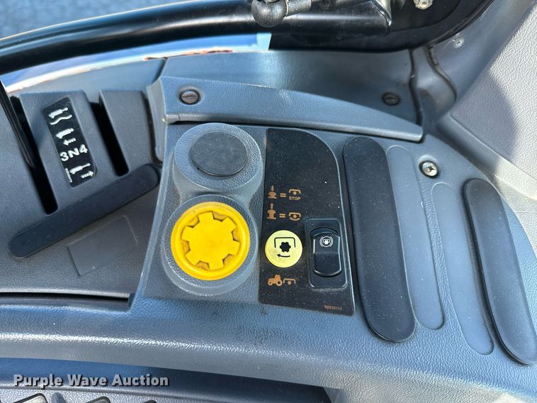 image for item DQ6252 2006 New Holland TS110A tractor