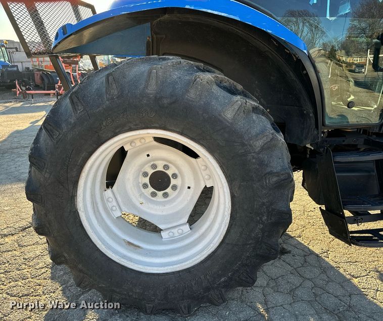 image for item DQ6252 2006 New Holland TS110A tractor