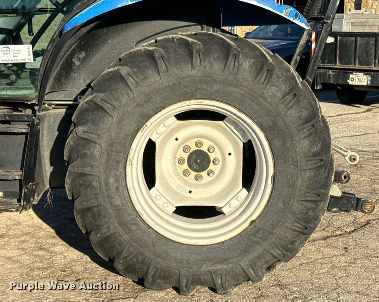 image for item DQ6252 2006 New Holland TS110A tractor