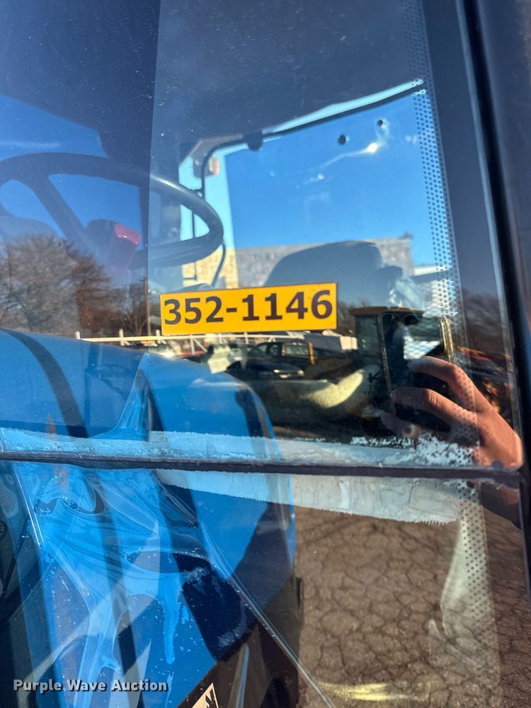 image for item DQ6252 2006 New Holland TS110A tractor