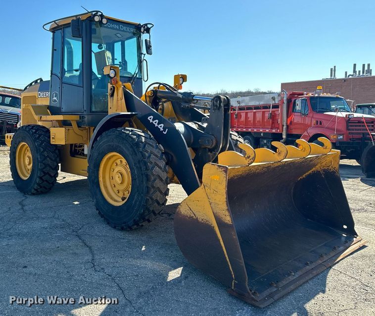 image for item DQ6253 2006 John Deere 444J wheel loader