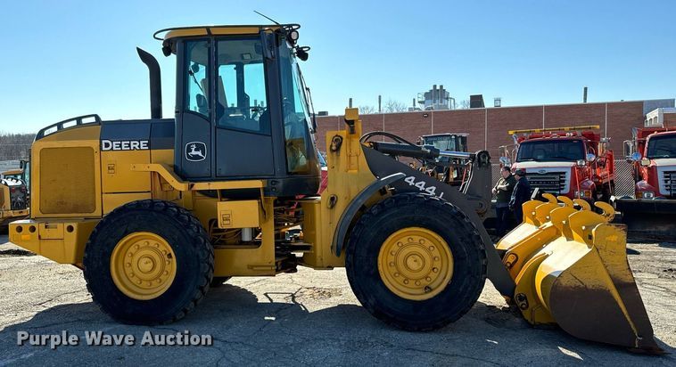 image for item DQ6253 2006 John Deere 444J wheel loader