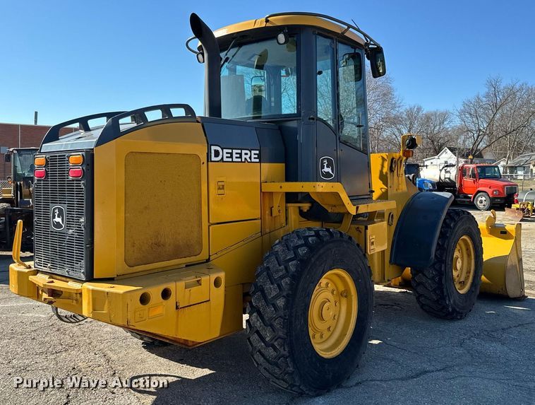 image for item DQ6253 2006 John Deere 444J wheel loader