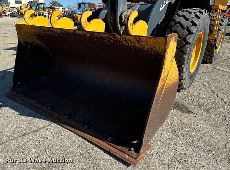 image for item DQ6253 2006 John Deere 444J wheel loader