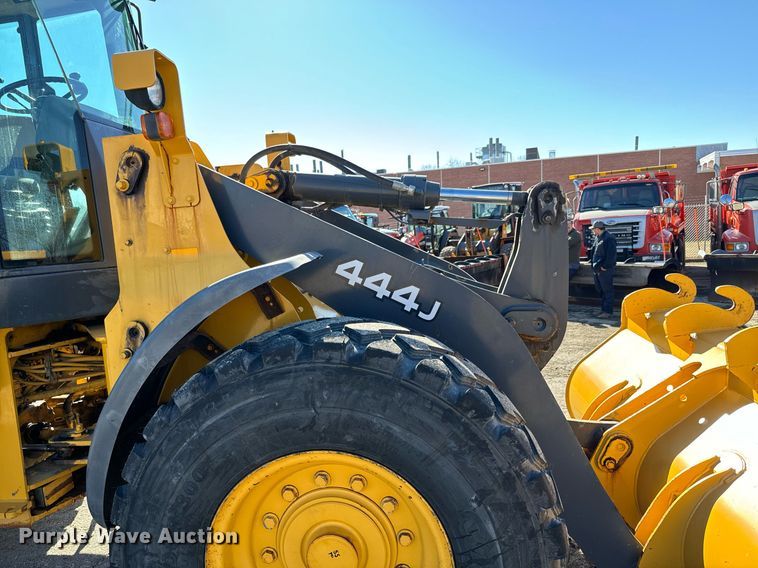 image for item DQ6253 2006 John Deere 444J wheel loader