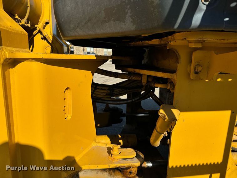 image for item DQ6253 2006 John Deere 444J wheel loader