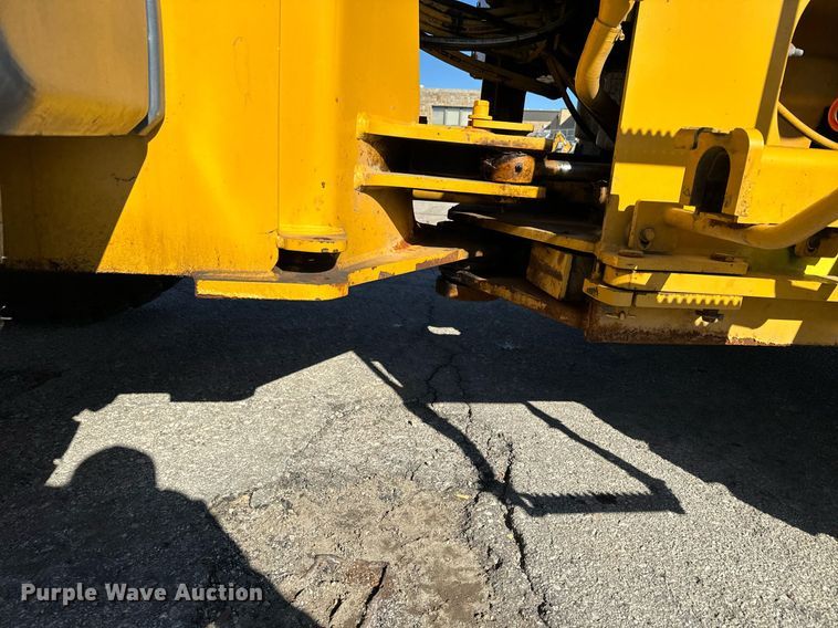 image for item DQ6253 2006 John Deere 444J wheel loader