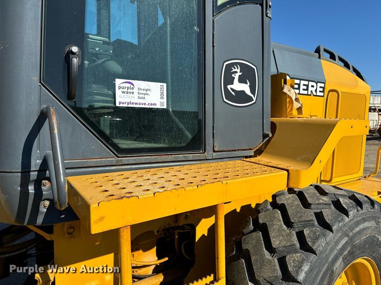 image for item DQ6253 2006 John Deere 444J wheel loader