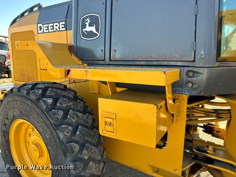 image for item DQ6253 2006 John Deere 444J wheel loader