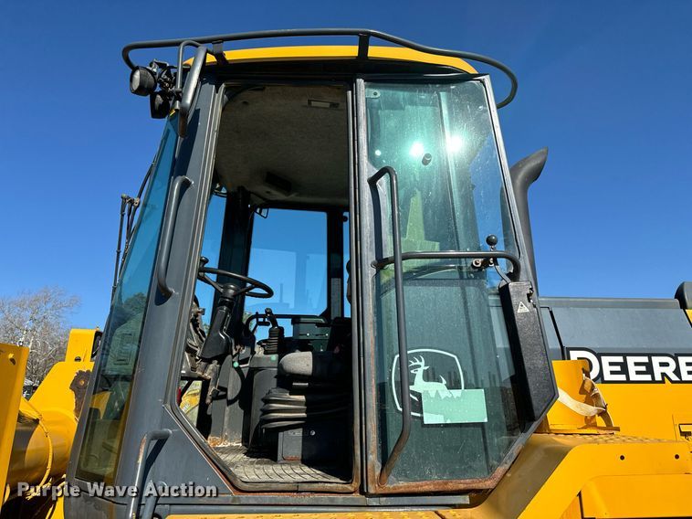 image for item DQ6253 2006 John Deere 444J wheel loader