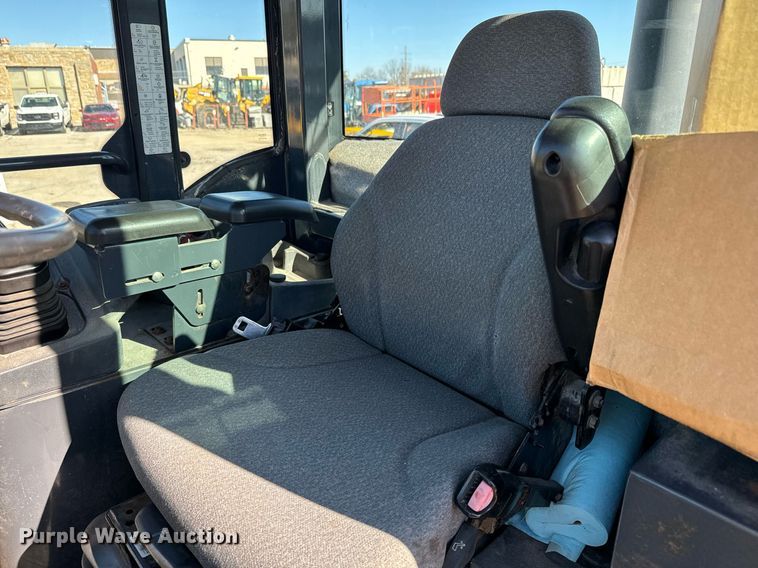 image for item DQ6253 2006 John Deere 444J wheel loader