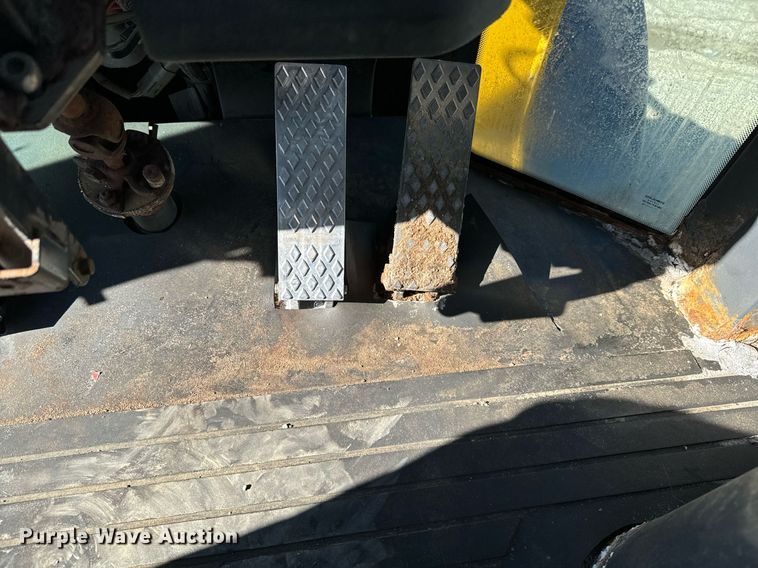 image for item DQ6253 2006 John Deere 444J wheel loader