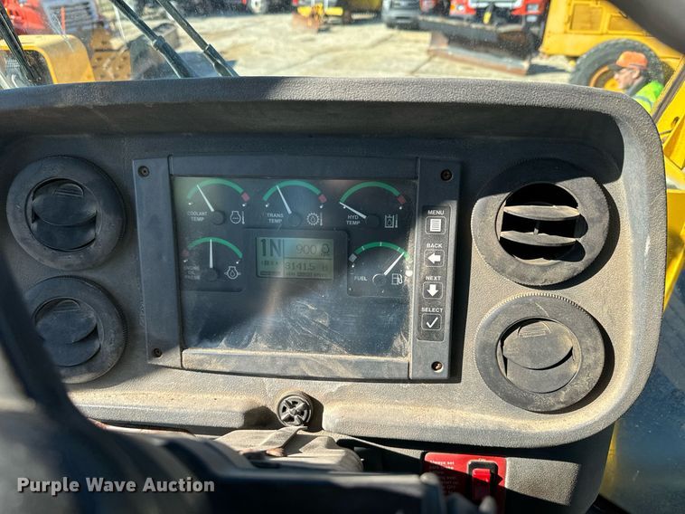 image for item DQ6253 2006 John Deere 444J wheel loader