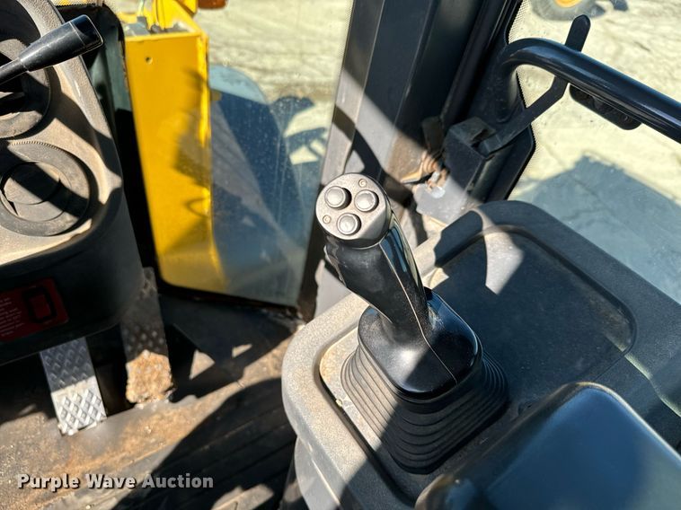 image for item DQ6253 2006 John Deere 444J wheel loader