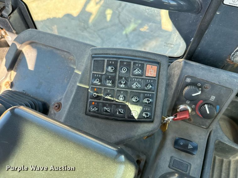 image for item DQ6253 2006 John Deere 444J wheel loader