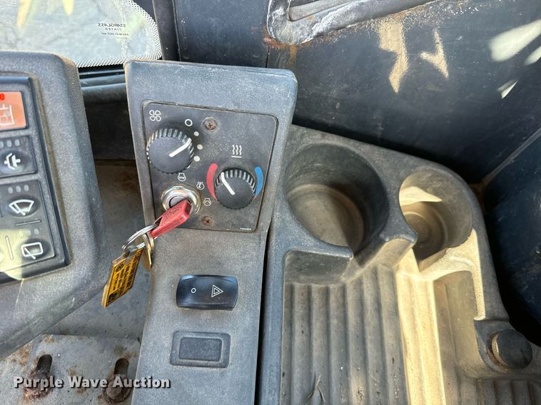 image for item DQ6253 2006 John Deere 444J wheel loader