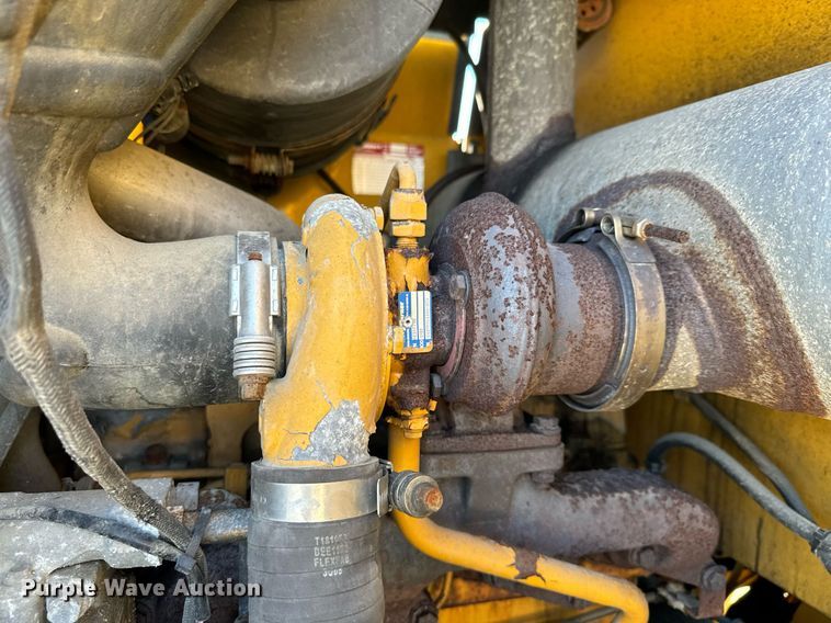 image for item DQ6253 2006 John Deere 444J wheel loader