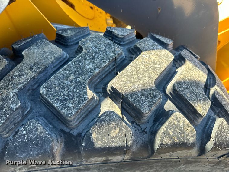 image for item DQ6253 2006 John Deere 444J wheel loader