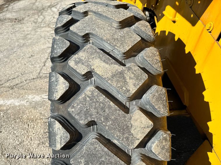 image for item DQ6253 2006 John Deere 444J wheel loader