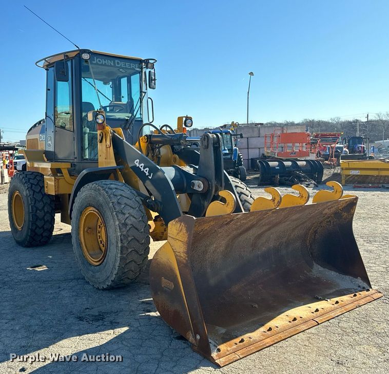 image for item DQ6254 2005 John Deere 444J wheel loader