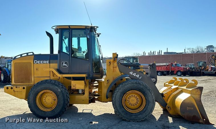 image for item DQ6254 2005 John Deere 444J wheel loader