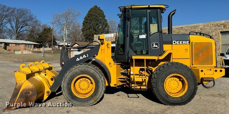 image for item DQ6254 2005 John Deere 444J wheel loader