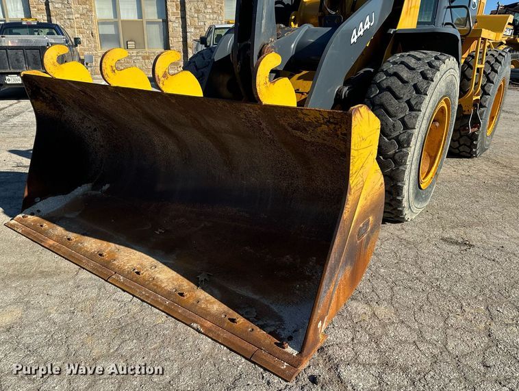 image for item DQ6254 2005 John Deere 444J wheel loader