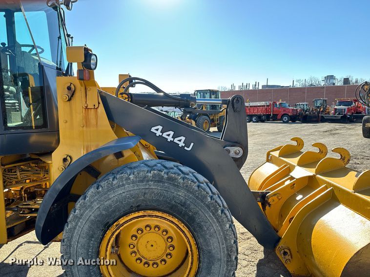image for item DQ6254 2005 John Deere 444J wheel loader