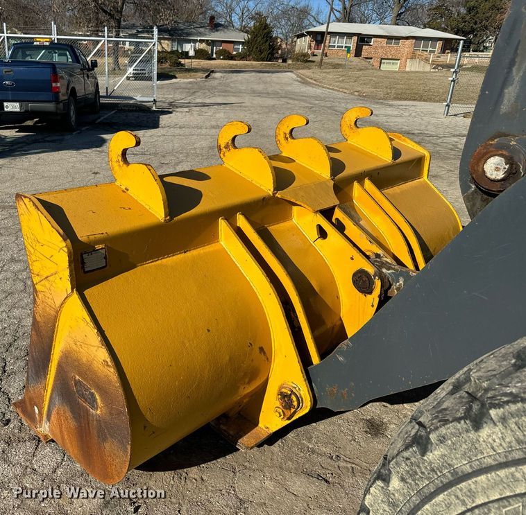 image for item DQ6254 2005 John Deere 444J wheel loader