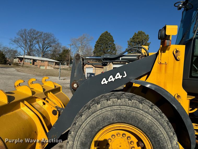 image for item DQ6254 2005 John Deere 444J wheel loader