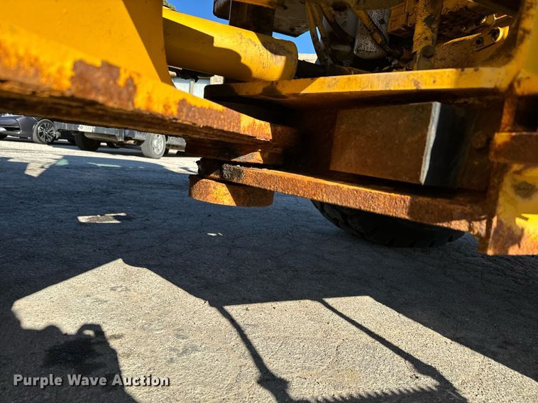 image for item DQ6254 2005 John Deere 444J wheel loader