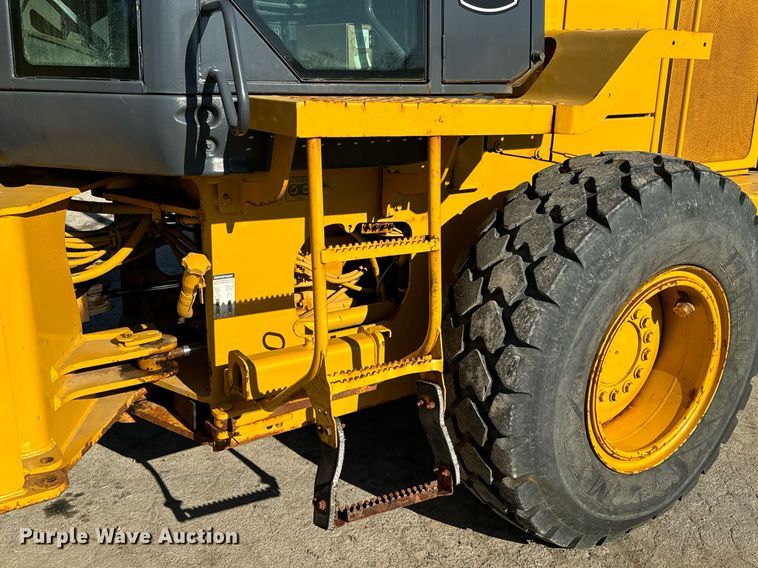 image for item DQ6254 2005 John Deere 444J wheel loader