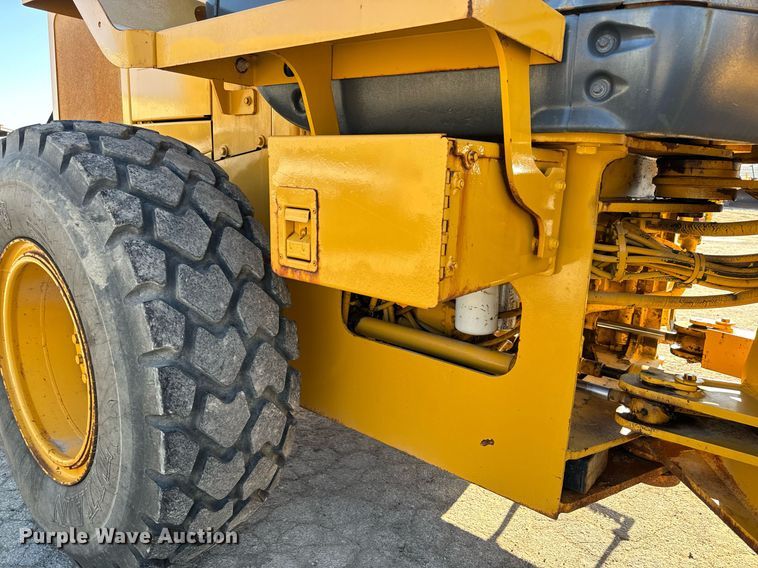 image for item DQ6254 2005 John Deere 444J wheel loader