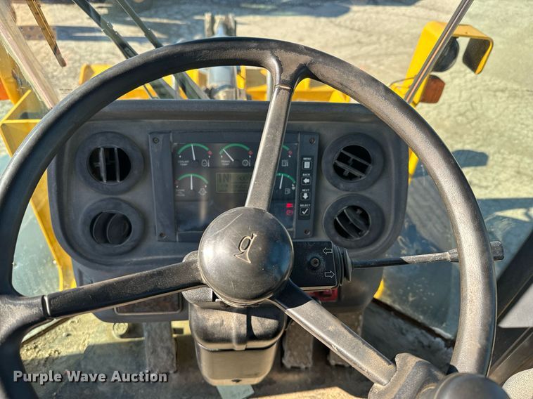 image for item DQ6254 2005 John Deere 444J wheel loader