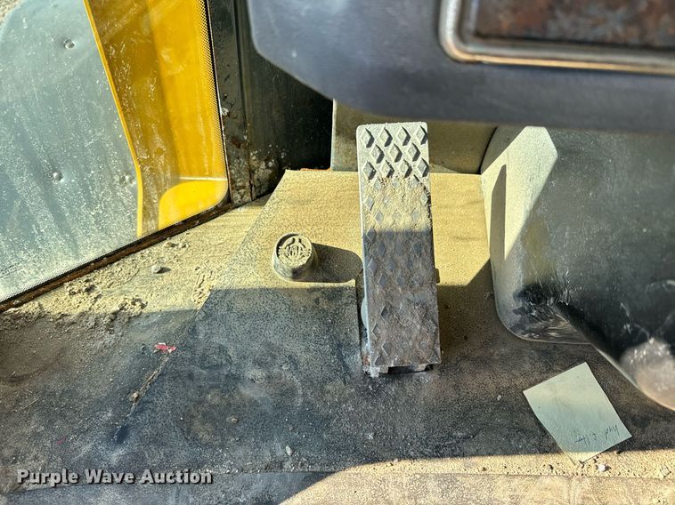 image for item DQ6254 2005 John Deere 444J wheel loader