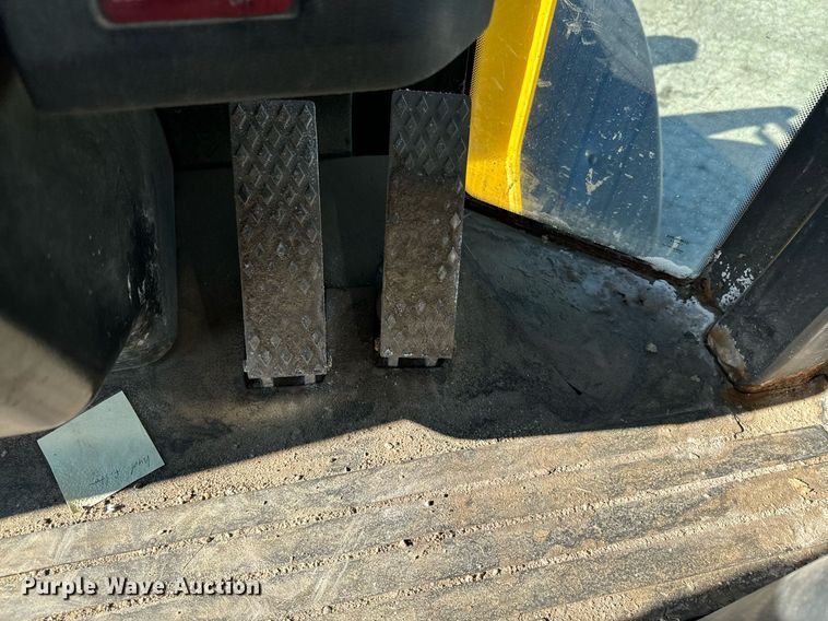 image for item DQ6254 2005 John Deere 444J wheel loader