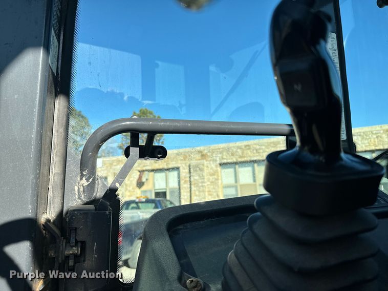 image for item DQ6254 2005 John Deere 444J wheel loader