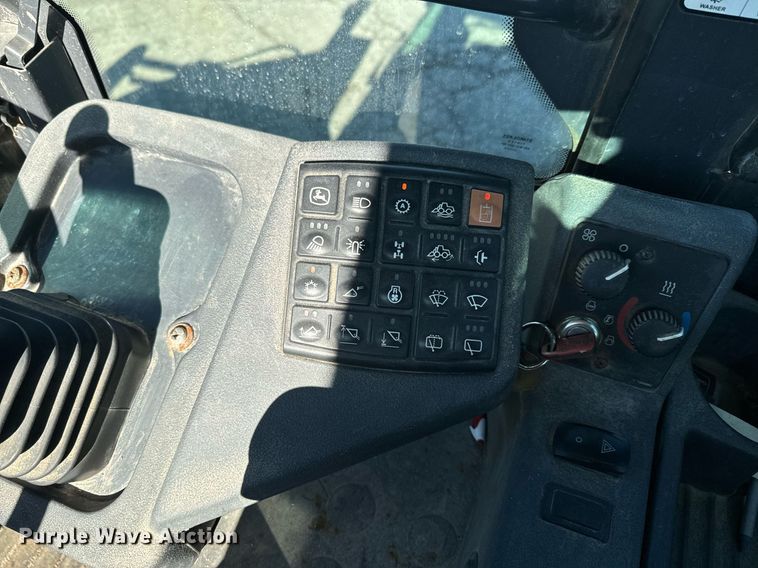 image for item DQ6254 2005 John Deere 444J wheel loader