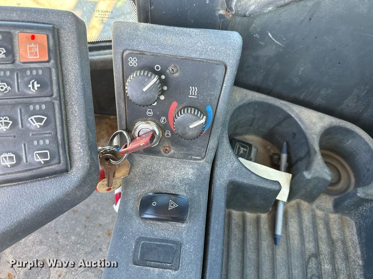 image for item DQ6254 2005 John Deere 444J wheel loader