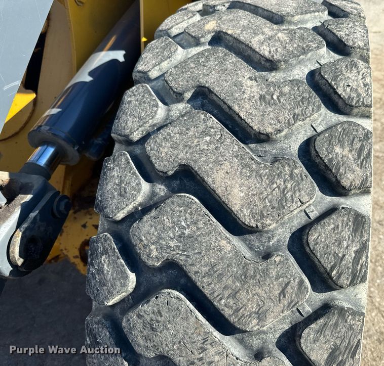 image for item DQ6254 2005 John Deere 444J wheel loader