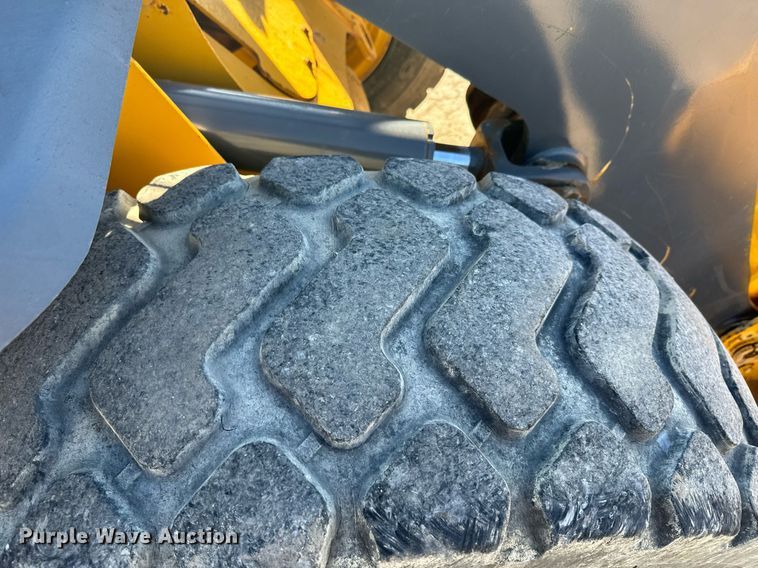 image for item DQ6254 2005 John Deere 444J wheel loader