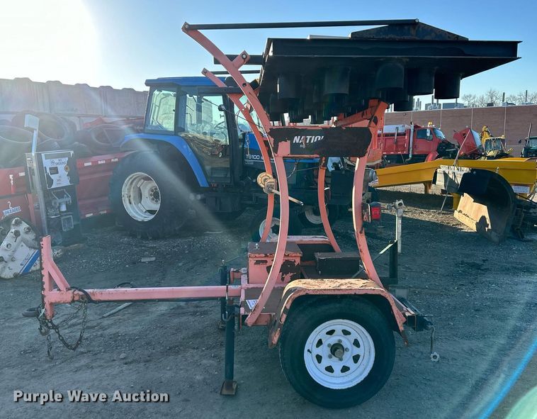 image for item DQ6255 2010 National Signal 25L arrow board trailer