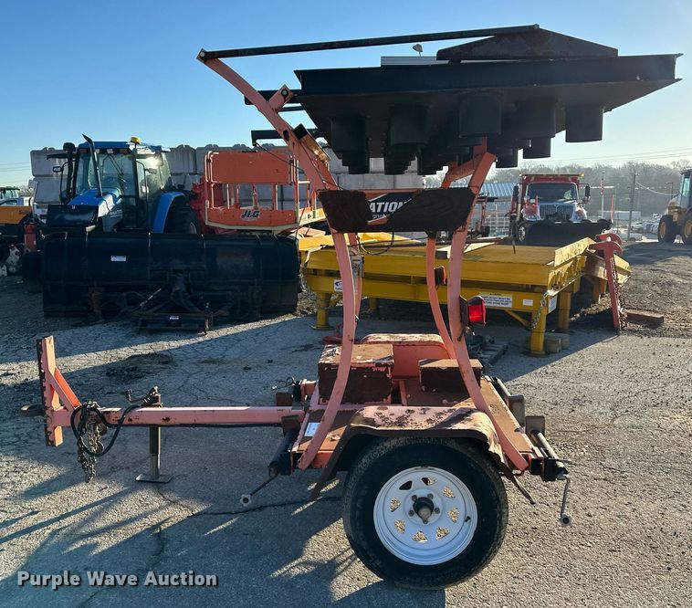 image for item DQ6257 2010 National Signal 25L arrow board trailer