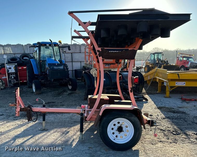 image for item DQ6258 2011 National Signal Areo-lite arrow board trailer