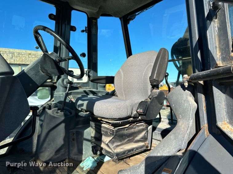 image for item DQ6259 2005 John Deere 310G backhoe